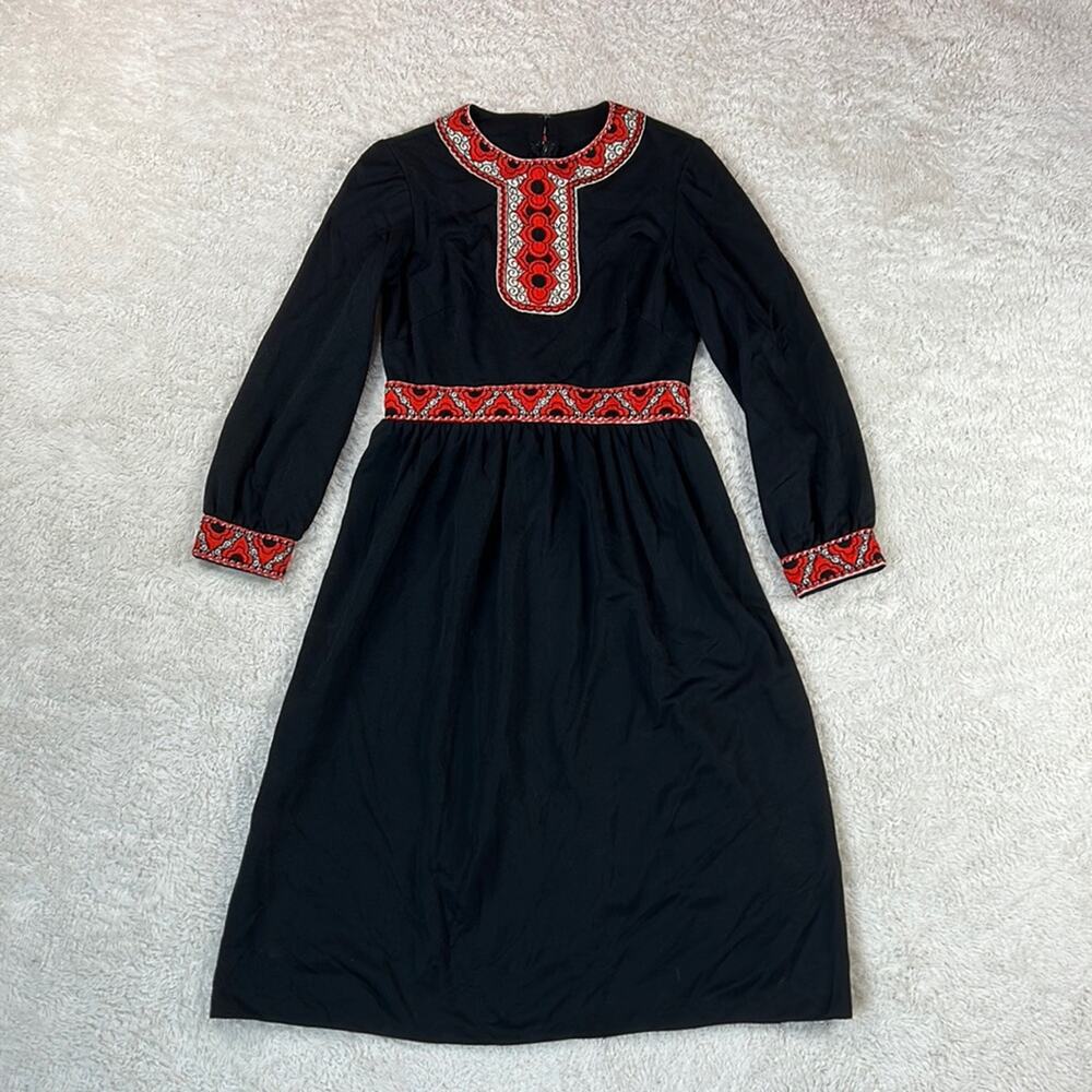 Vintage Unbranded union made embroidered midi dress, size small